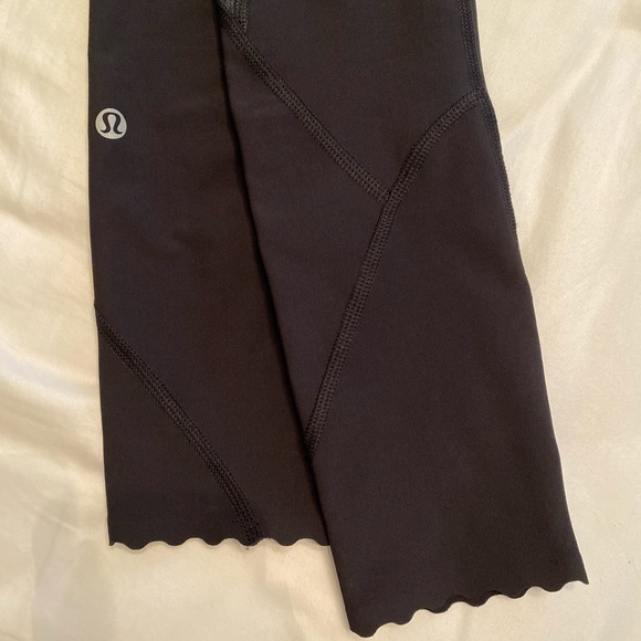 LIKE NEW! Lululemon 🍋 - Picture 2 of 7